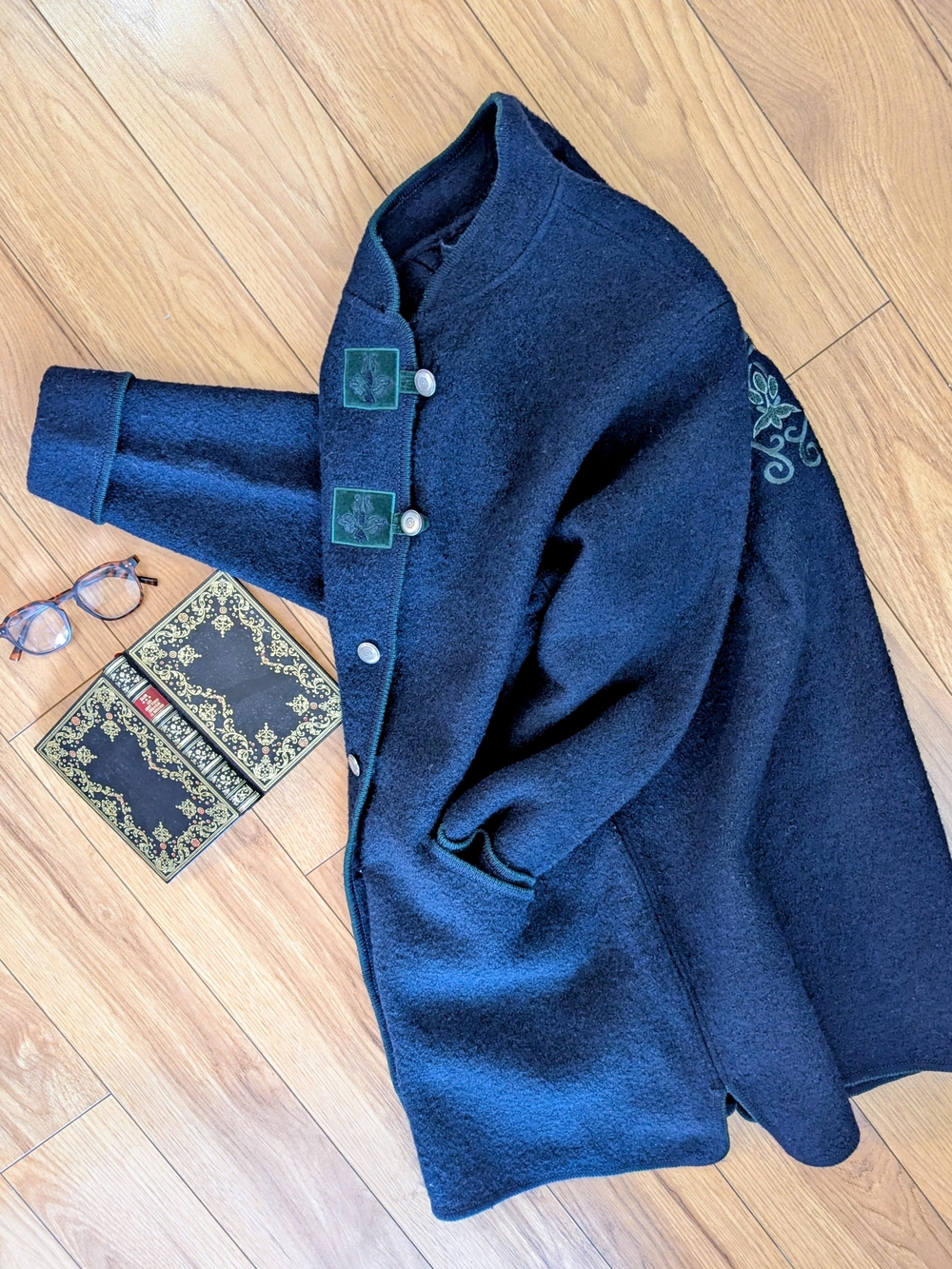 Vintage Wool Folk Coat / Manteau Pure Laine Brodé Vintage M/L Unisex Navy Bleu